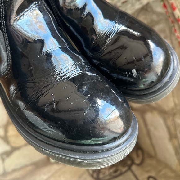 Women’s Dr. Martens 2976 Patent Chelsea Boot - Picture 7 of 8
